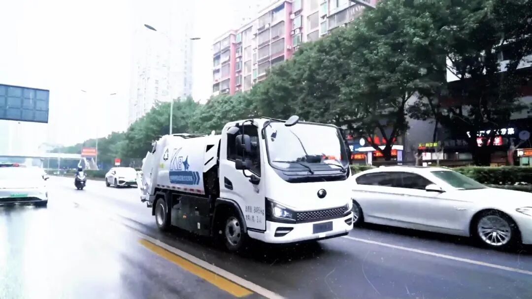 灵巧运力畅行立体山城!宇通环卫成功“通关”复杂路况挑战(图5) 灵巧运力畅行立体山城!宇通环卫成功“通关”复杂路况挑战(图5)