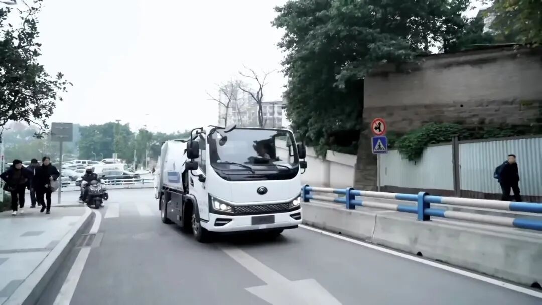 灵巧运力畅行立体山城!宇通环卫成功“通关”复杂路况挑战(图7) 灵巧运力畅行立体山城!宇通环卫成功“通关”复杂路况挑战(图7)